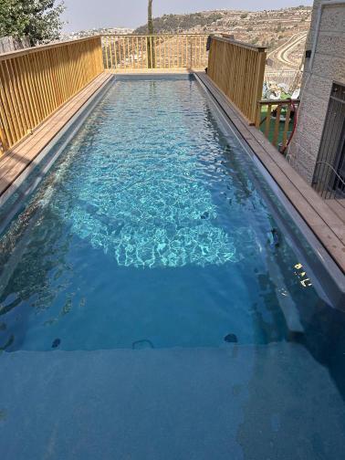 בריכת קומפאס קרבון קרמית