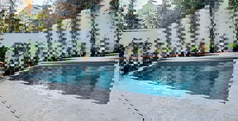 בריכות שחיה פיברגלס AVIA POOLS